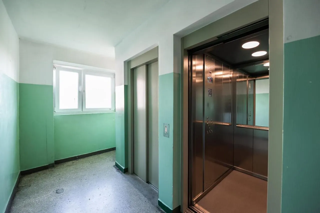 Metro Dworzec Gdanski Elegant Studio Apartment Warsaw