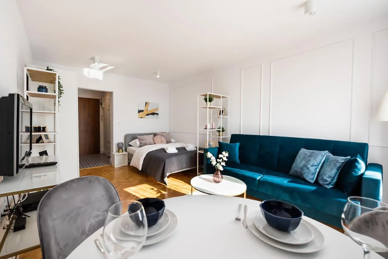 Metro Dworzec Gdanski Elegant Studio location
